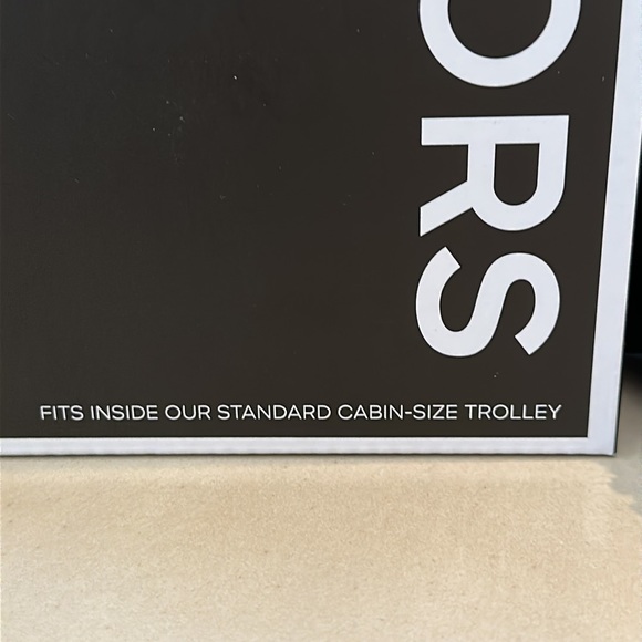 Michael Kors Cube Set Cases - Picture 7 of 8